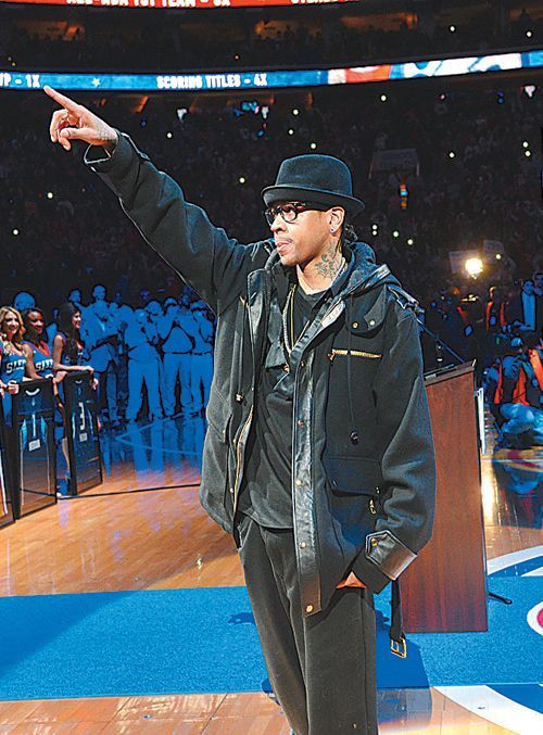 日本队再度成为亚洲希望（日本队再次扛起亚洲希望之旗）