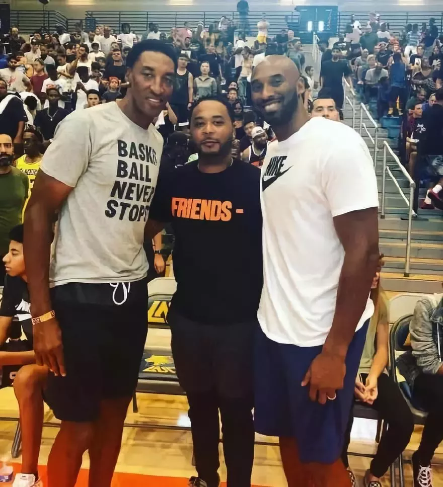 法比奥庆祝足协杯夺冠：我们是冠军，这座城市值得拥有这一刻（法比奥庆贺足协杯问鼎：我们是冠军，这座城市配得上这份荣耀）