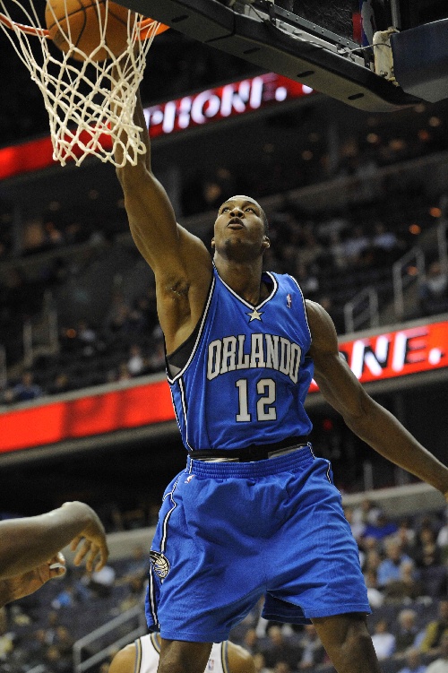 “为保障运动员的身体健康和长远发展，我们决定让郑钦文退出本届全运会”（出于健康与长远发展考虑，郑钦文将退出本届全运会）