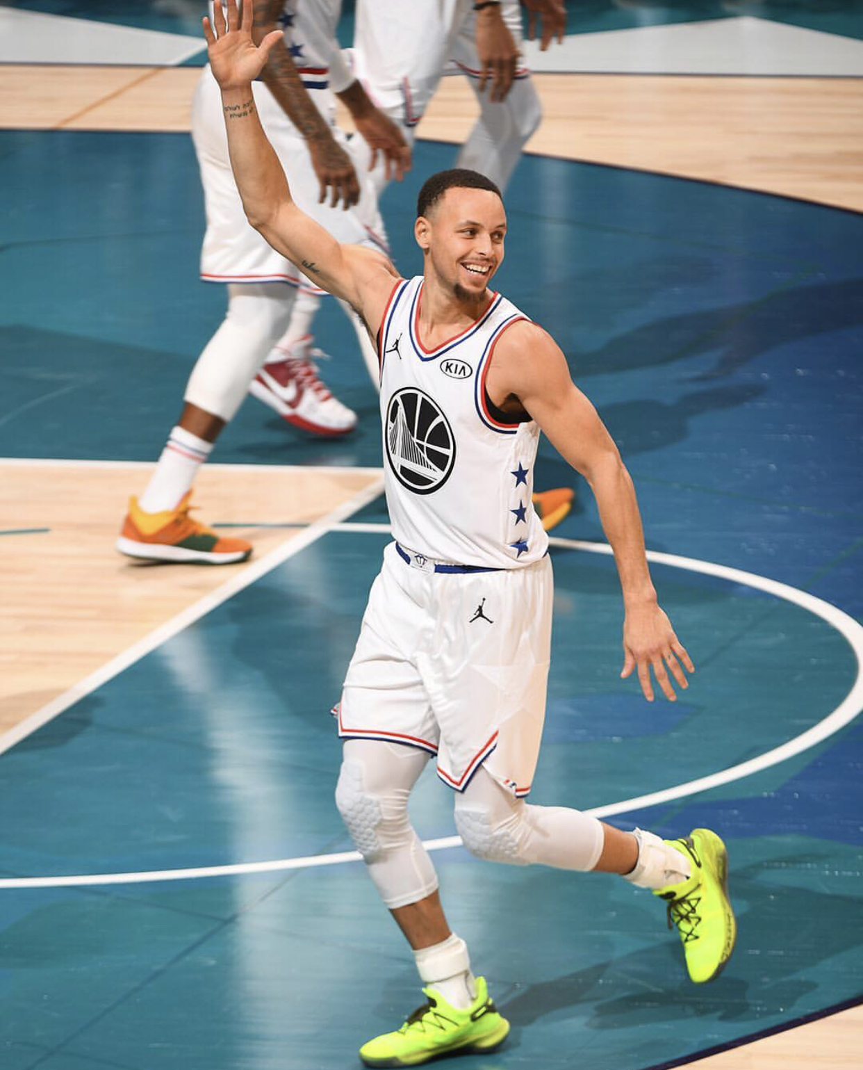 捷克11月大名单：绍切克、希克领衔，舒尔茨、维季克在列（捷克11月国家队名单出炉：绍切克、希克领衔，舒尔茨、维季克入选）