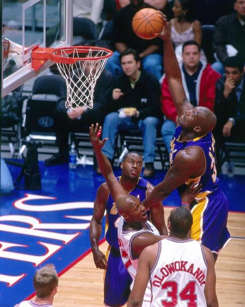 佳夫：作为后卫单场比赛进俩球不常见；沃尔特马德是顶级前锋（佳夫：后卫单场梅开二度实属罕见，沃尔特马德堪称顶级前锋）